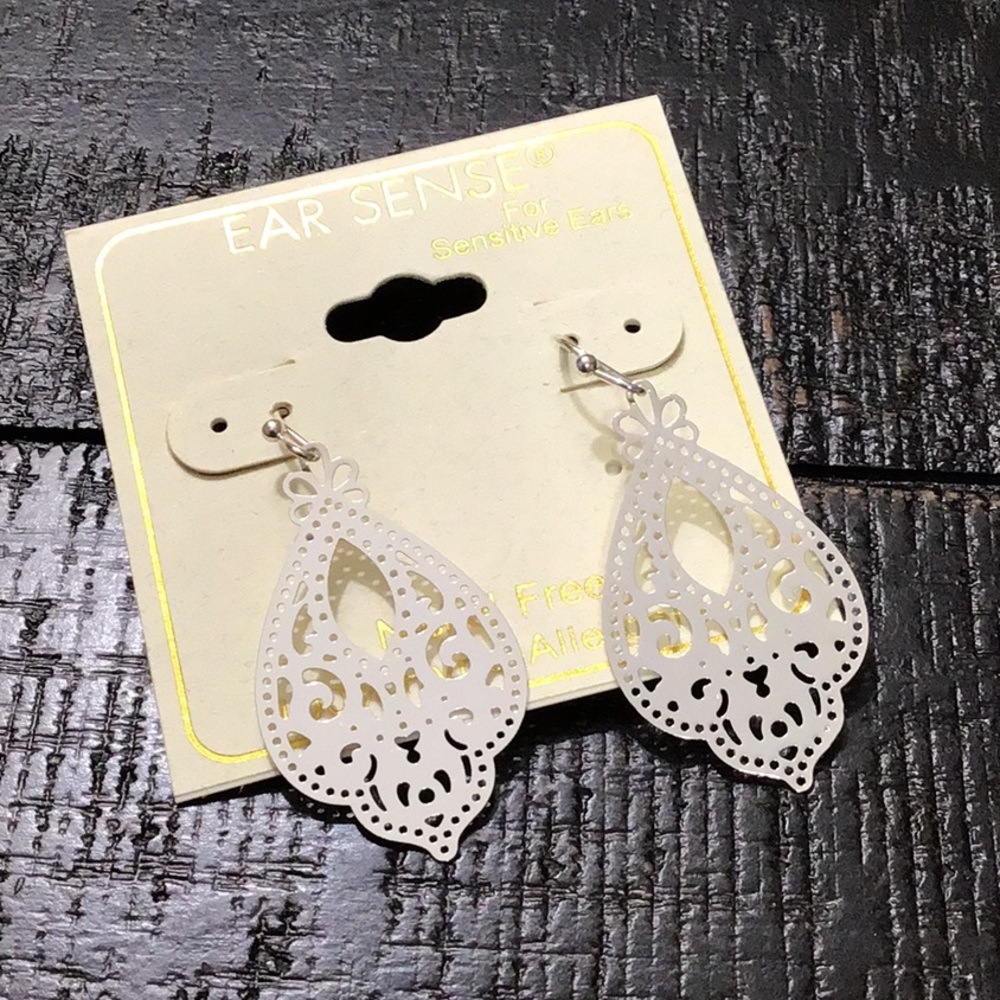 NWT Silver Tone Ear Sense Filigree Earrings! - Picture 2 of 2